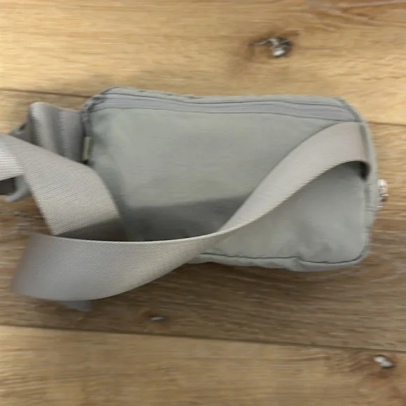 lululemon athletica Lululemon Everywhere Bag Silver Drop - Picture 7 of 10